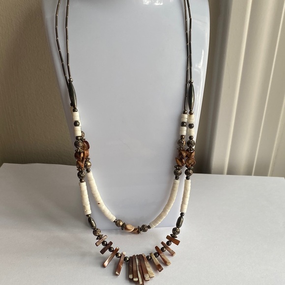 Vintage liquid silver and shell ๐ Brown and Cream Beaded Necklace - Picture 5 of 5